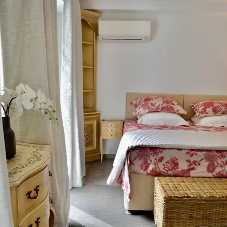 Villa: 15 Mins Walk To & Centre Cannes