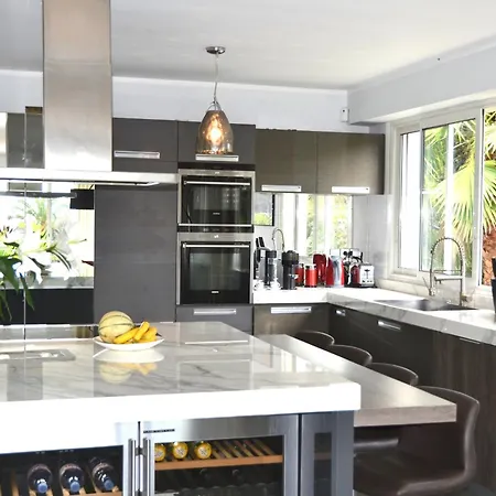 Villa: 15 Mins Walk To & Centre Cannes