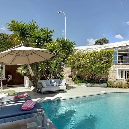 Villa: 15 Mins Walk To & Centre