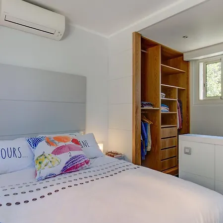 Villa: 15 Mins Walk To & Centre Villa